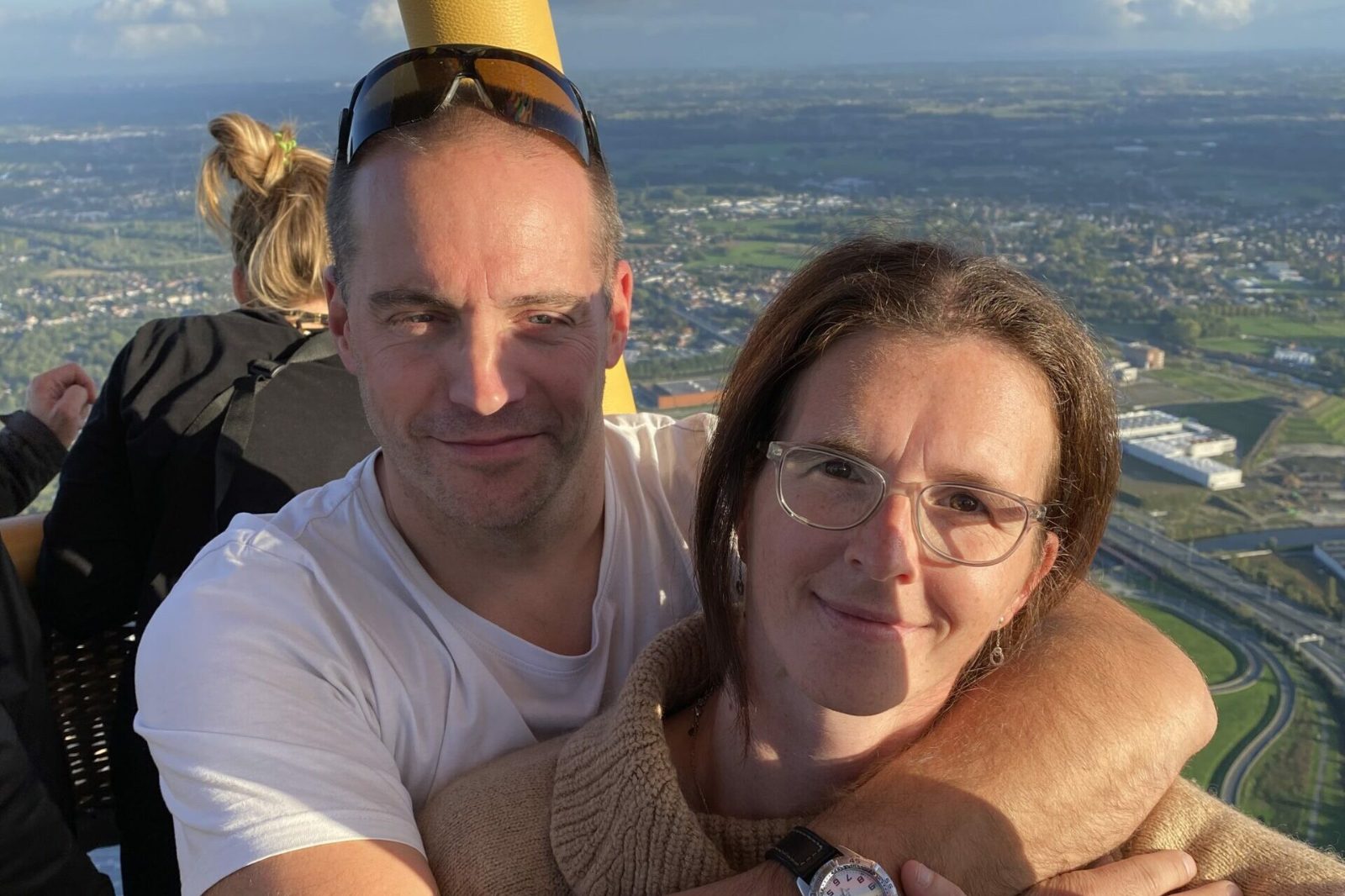 Koppel geniet samen van een ballonvaart boven Oudenaarde